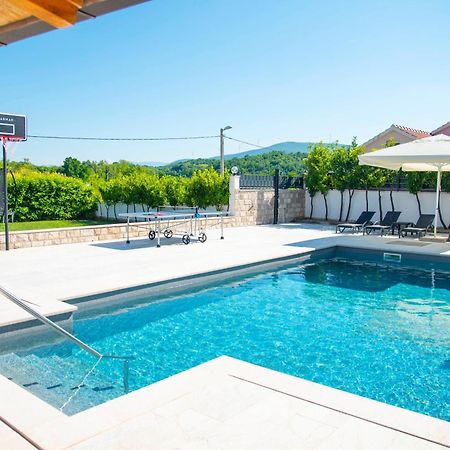 Vacation Villa Matic With 7 Bedrooms ซินย์ ภายนอก รูปภาพ