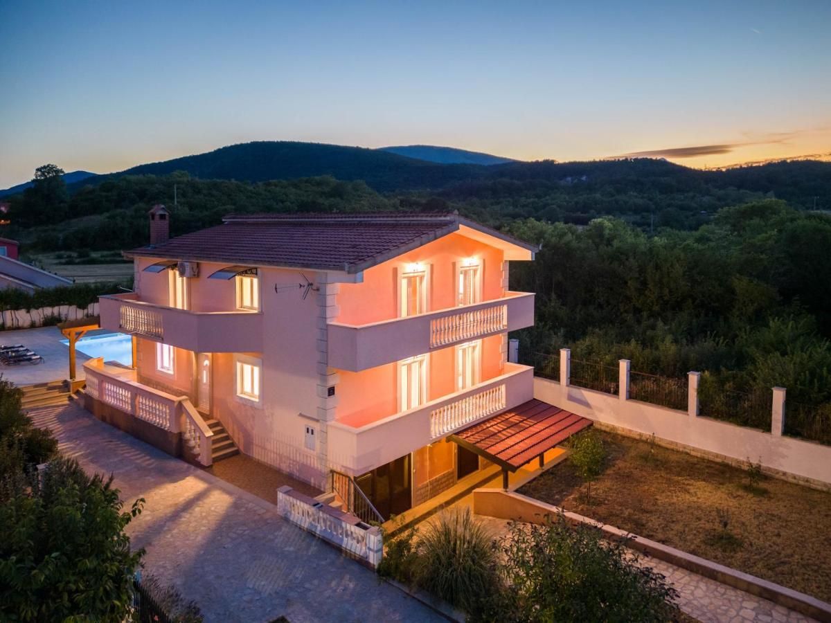 Vacation Villa Matic With 7 Bedrooms ซินย์ ภายนอก รูปภาพ