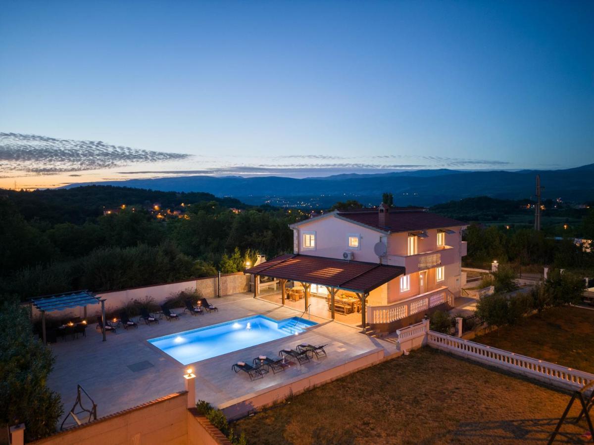 Vacation Villa Matic With 7 Bedrooms ซินย์ ภายนอก รูปภาพ