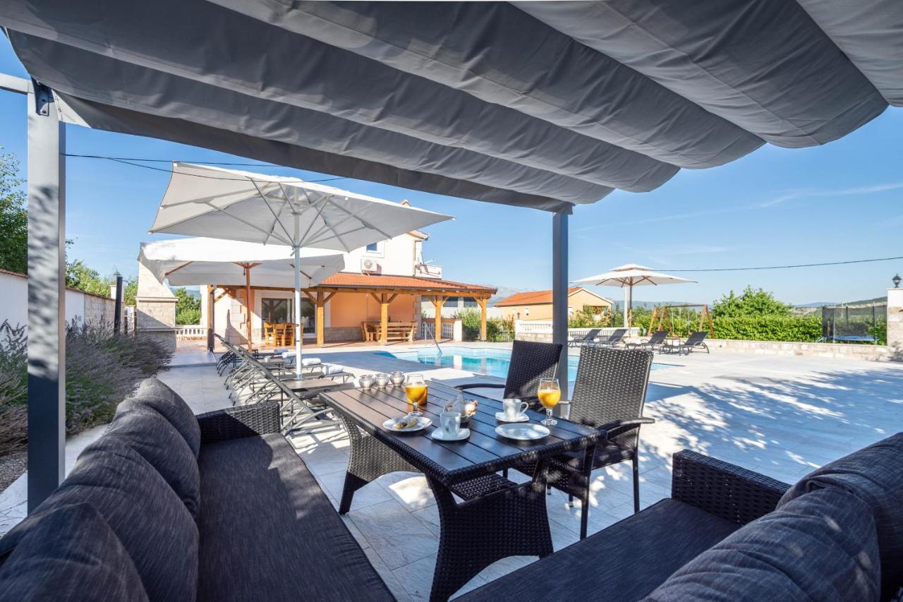 Vacation Villa Matic With 7 Bedrooms ซินย์ ภายนอก รูปภาพ
