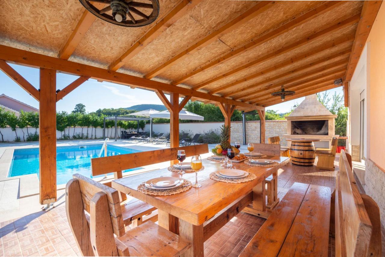 Vacation Villa Matic With 7 Bedrooms ซินย์ ภายนอก รูปภาพ