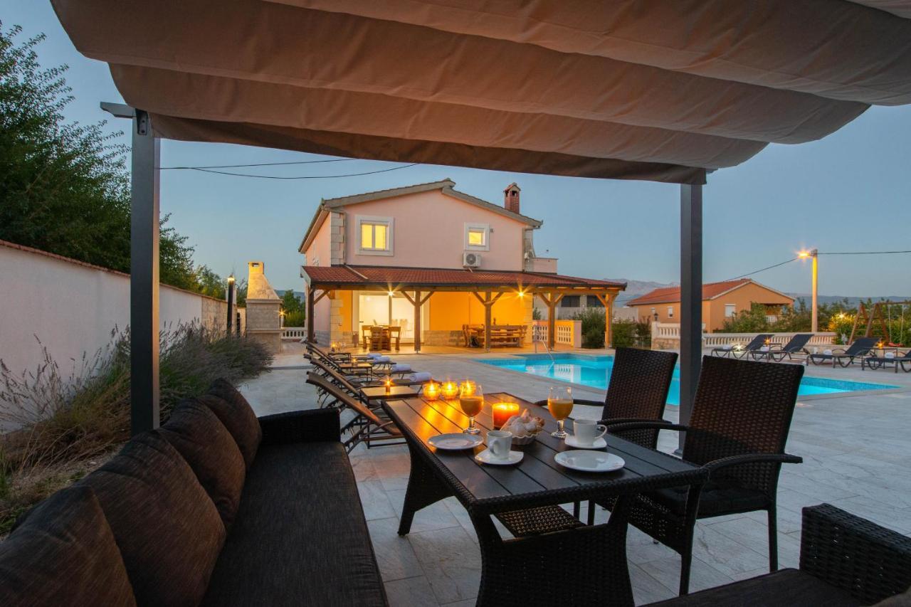 Vacation Villa Matic With 7 Bedrooms ซินย์ ภายนอก รูปภาพ