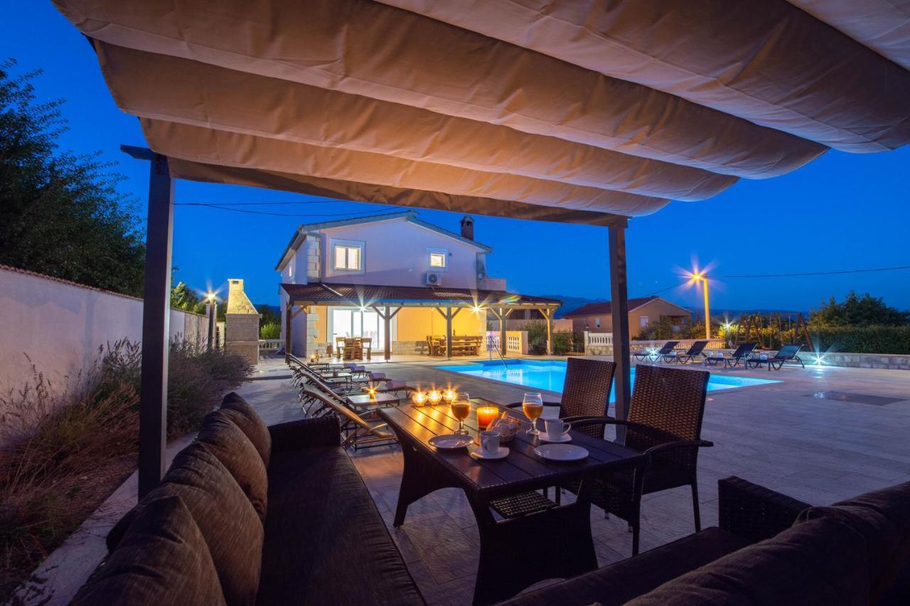 Vacation Villa Matic With 7 Bedrooms ซินย์ ภายนอก รูปภาพ