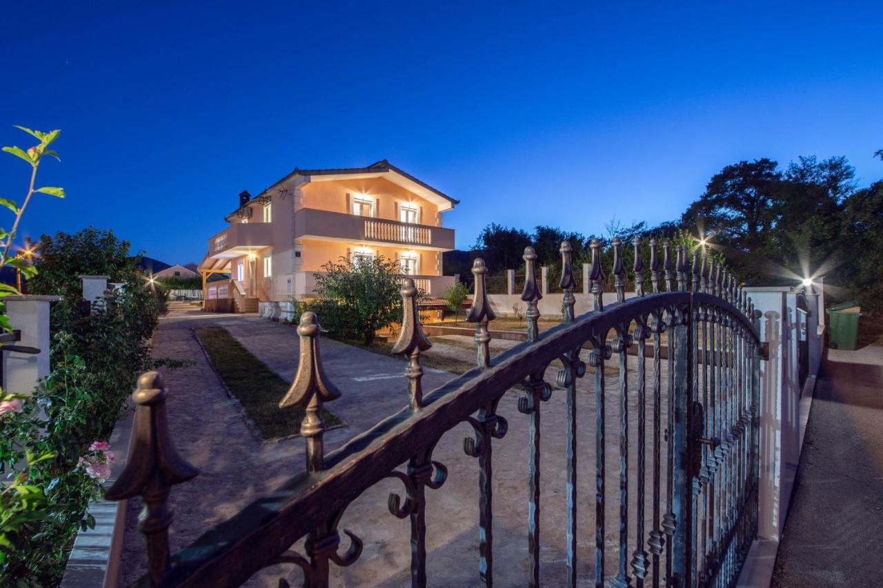 Vacation Villa Matic With 7 Bedrooms ซินย์ ภายนอก รูปภาพ