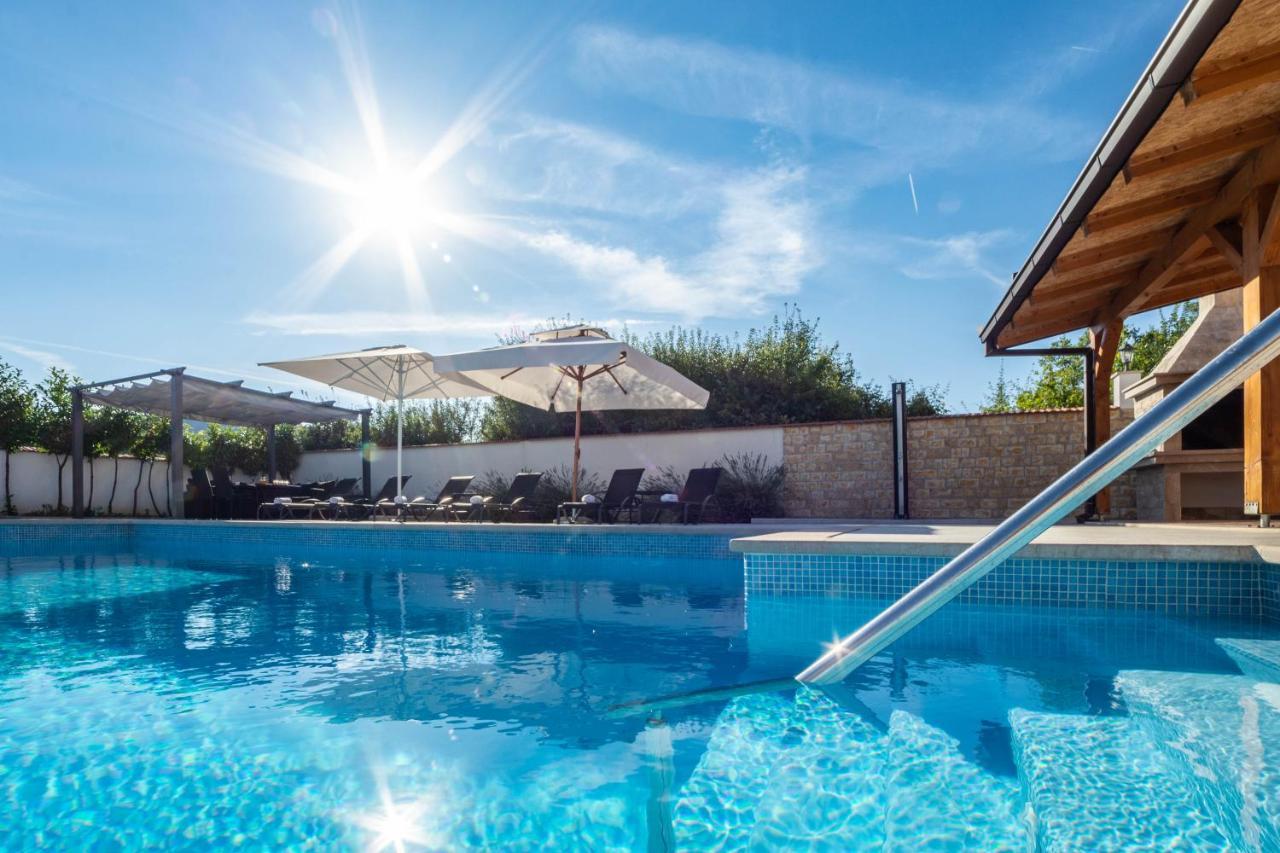 Vacation Villa Matic With 7 Bedrooms ซินย์ ภายนอก รูปภาพ