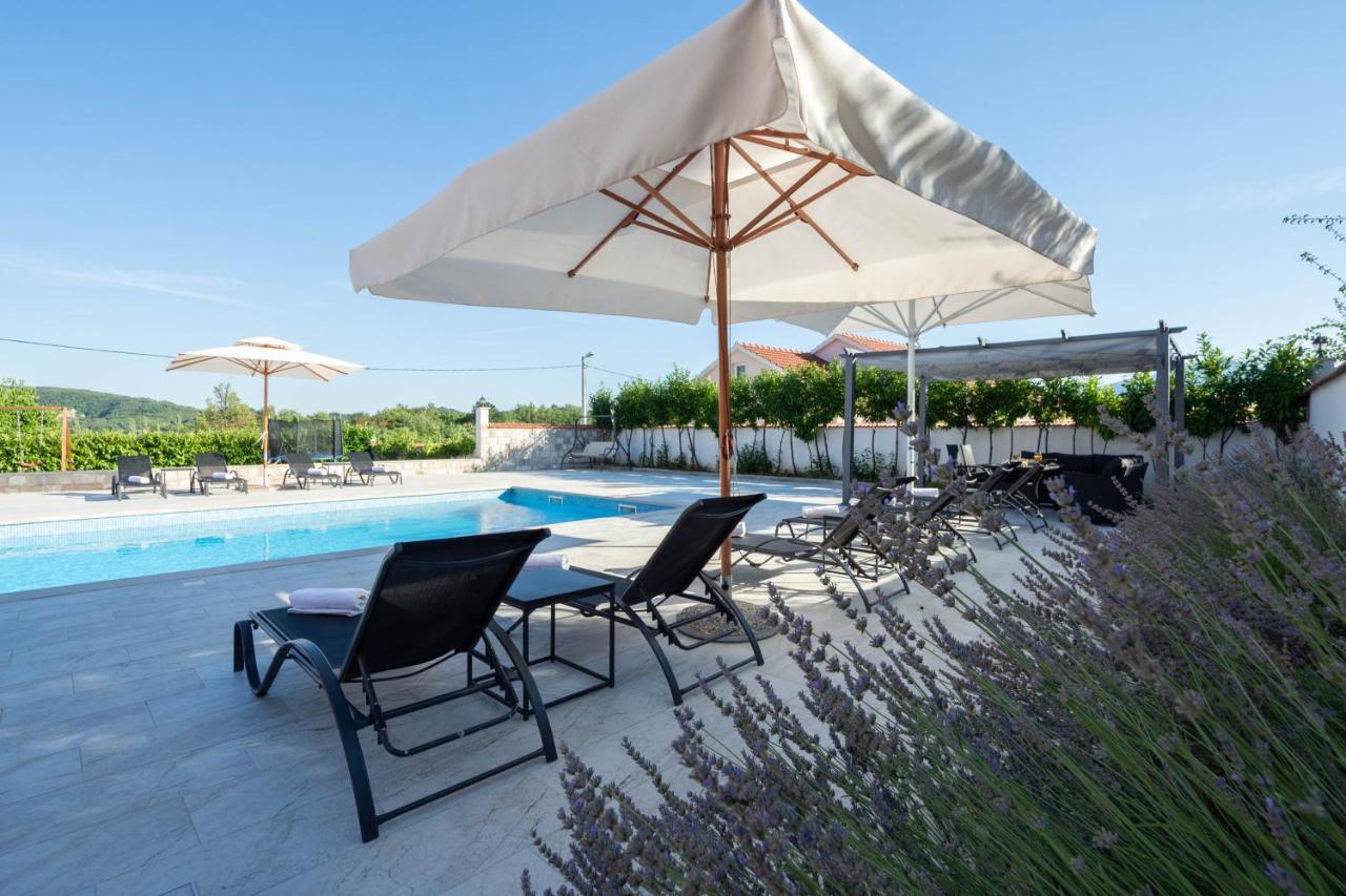 Vacation Villa Matic With 7 Bedrooms ซินย์ ภายนอก รูปภาพ