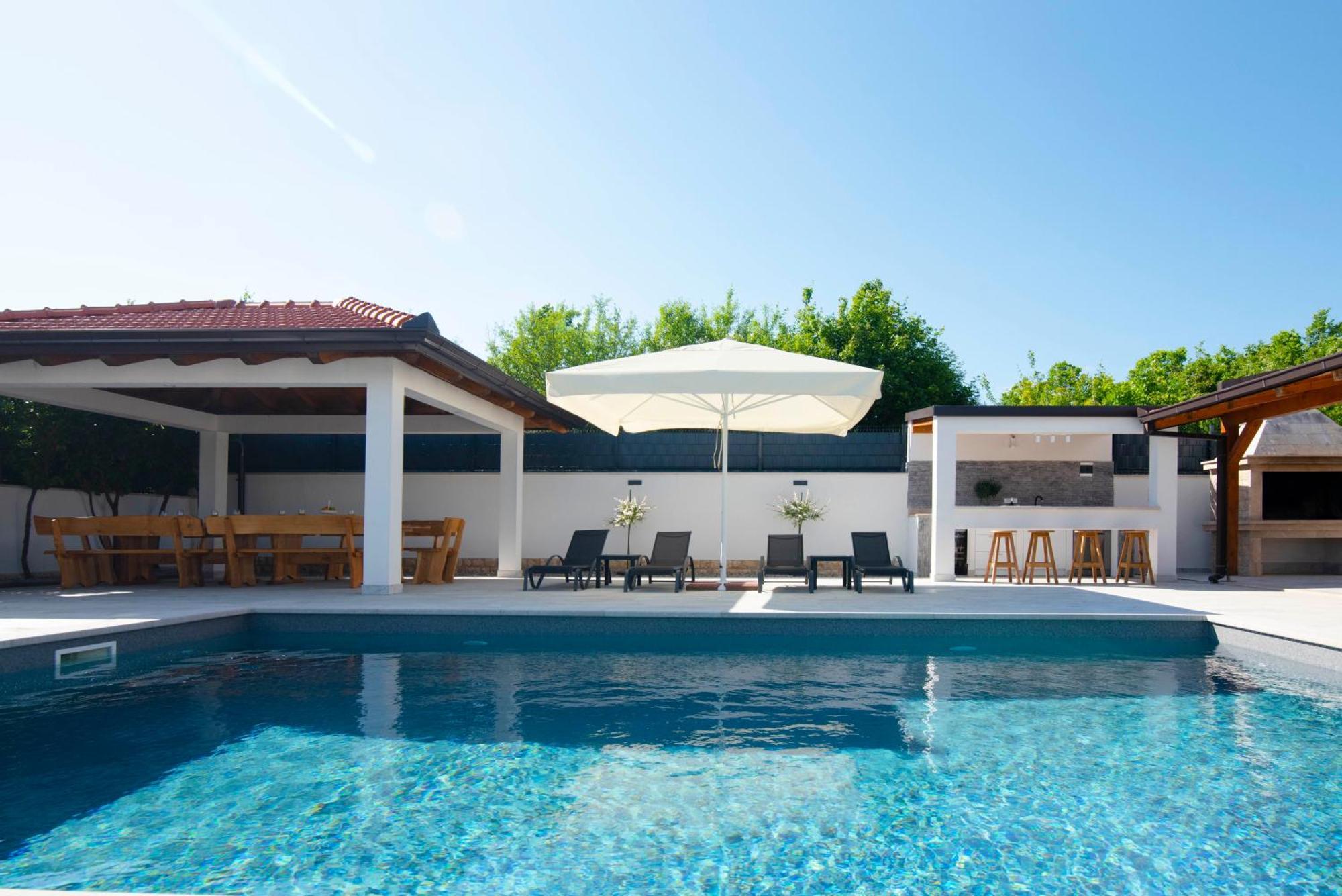 Vacation Villa Matic With 7 Bedrooms ซินย์ ภายนอก รูปภาพ