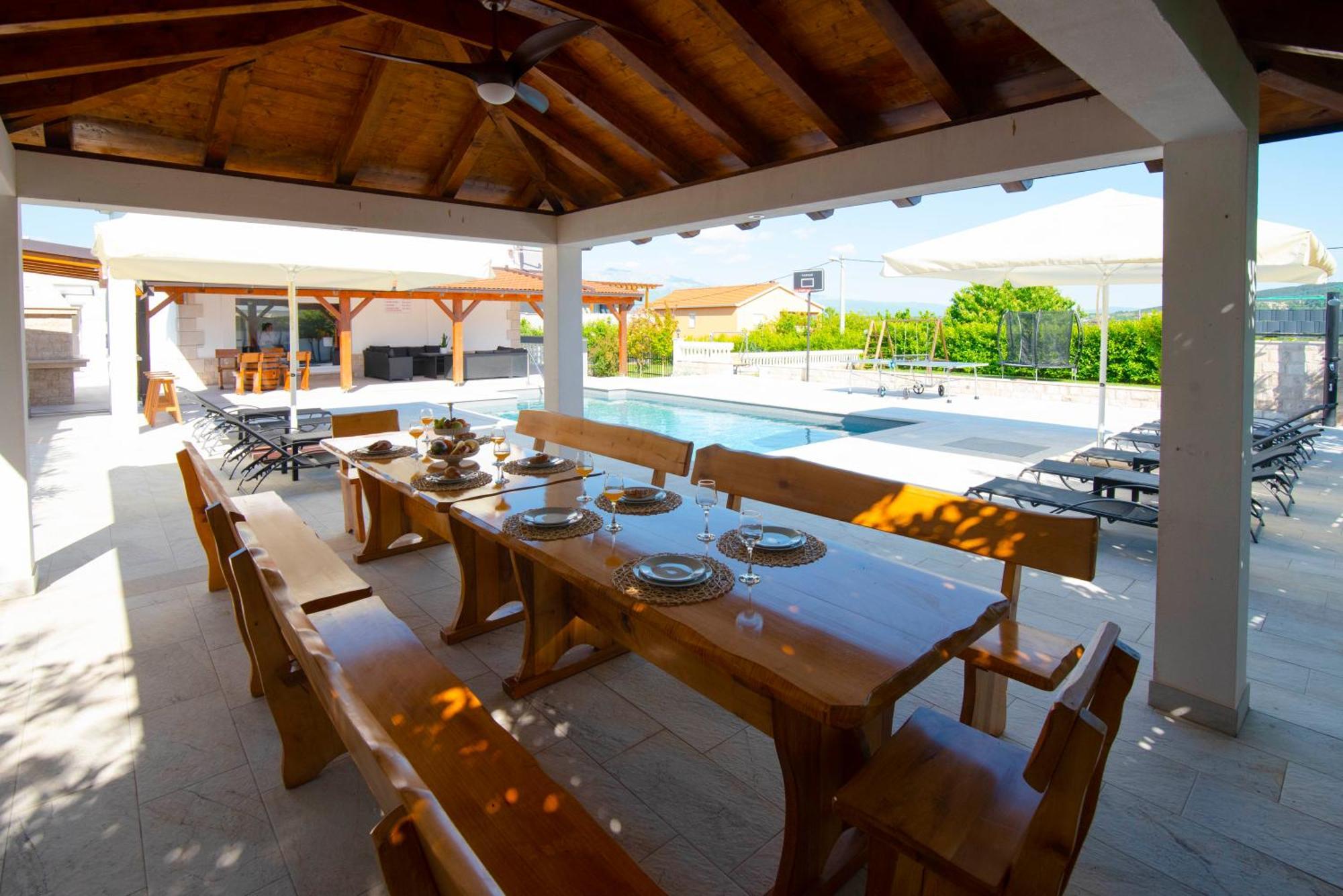 Vacation Villa Matic With 7 Bedrooms ซินย์ ภายนอก รูปภาพ