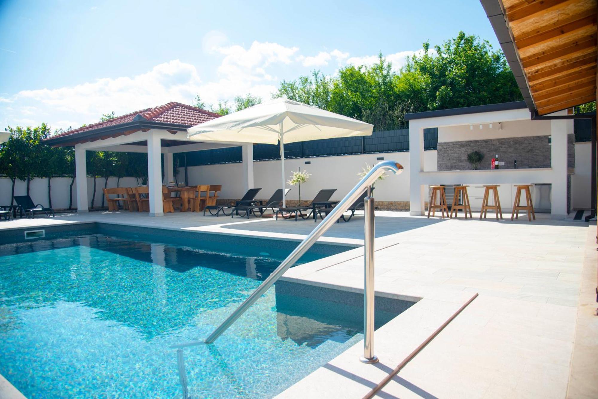 Vacation Villa Matic With 7 Bedrooms ซินย์ ภายนอก รูปภาพ