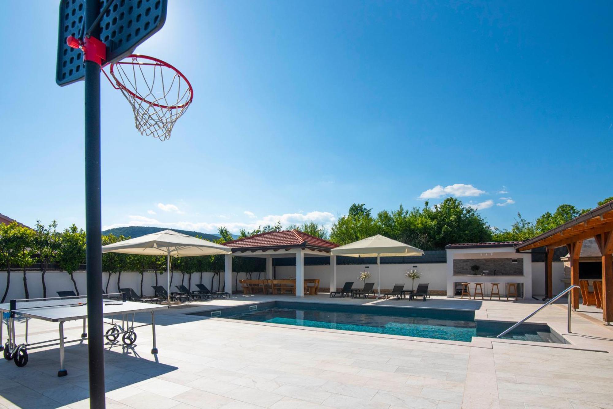 Vacation Villa Matic With 7 Bedrooms ซินย์ ภายนอก รูปภาพ